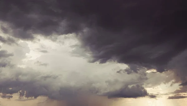 Fırtınalı Bulutlarla Dolu Doğa Arka Planı Fırtınalı Gri Bulutlu Yağmurdan — Stok fotoğraf