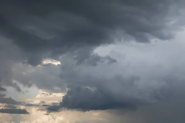 Sfondo Naturale Con Nuvole Tempestose Cielo Scuro Drammatico Con Nuvole — Foto Stock