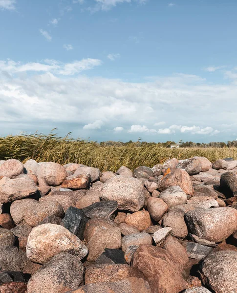 Uitzicht Oude Kasseistrook Ainazi Letland Rotsachtige Ainazi Pier Oostzee Die — Stockfoto