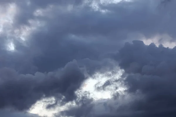 摘要自然背景 艳丽的天空 夕阳西下的云彩 多彩多姿的蓝云落日天空 — 图库照片