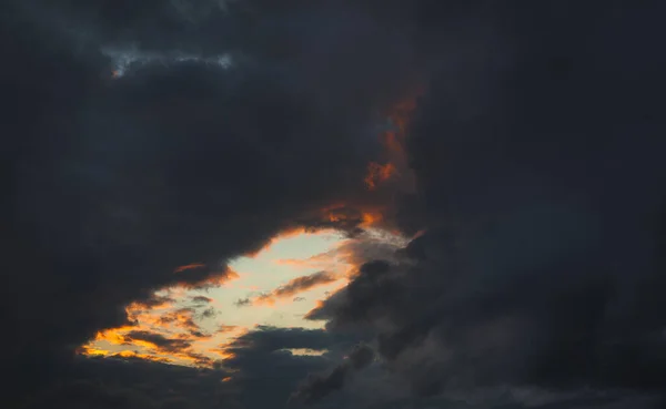 Sfondo Naturale Crepuscolo Bellissimo Cielo Crepuscolo Cielo Colorato Nuvole Con — Foto Stock