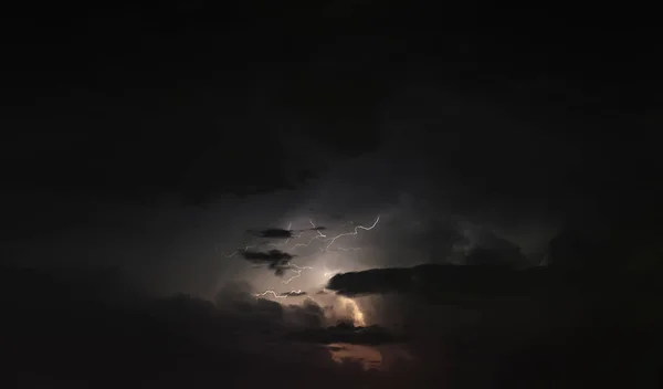 Naturalne Tło Nocne Niebo Burzą Piorunami — Zdjęcie stockowe