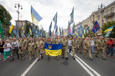 KYIV, UKRAINE - Ukrayna 'nın Khreshhatyk, Kiev' deki bağımsızlığının 29. yıldönümü münasebetiyle Ukrayna savunucularının 24 Ağustos 2020.