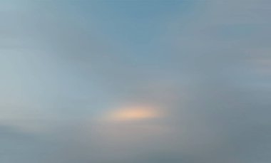 Bulanık doğa arkaplanı. Hareket eden bulutlar bulanıklaşıyor. Tasarım ve şablonlar için arkaplan