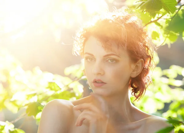 Portrait Young Red Haired Woman Foliage Trees Illuminated Suns Rays — Stock Photo, Image