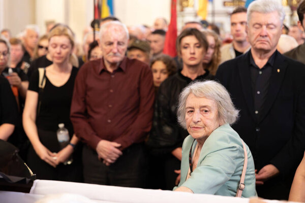 Львов, Украина - 02 сентября 2025 года: Друзья, семья и граждане заполнили собор Святого Георгия во Львове, чтобы выразить свое почтение Андрею Парубию, бывшему председателю Верховной Рады.
