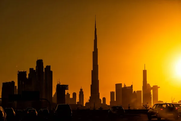 Dubai silhouet skyline. Prachtige zonsondergang in Dubai. Verenigde Arabische Emiraten. — Stockfoto