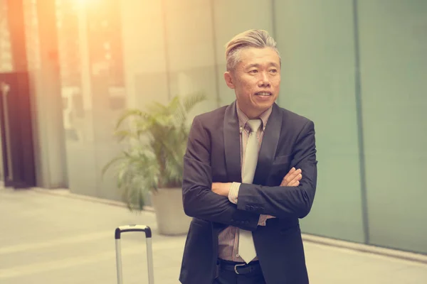 Portret Azjatycki Biznes Biznesmen Stojąc Zewnątrz — Zdjęcie stockowe