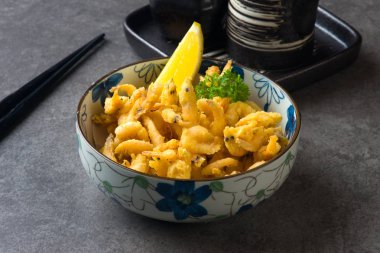 koebi karaage Japon derin kızarmış küçük karides yakın çekim