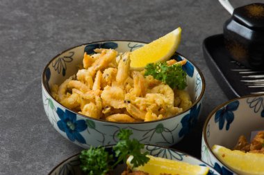 yemekler çeşitli Japon derin kızarmış yiyeceklerin yakın çekim