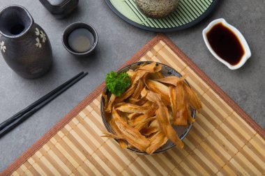 derin kızarmış Japon Dulavratotu gobo ile tablo ayarı