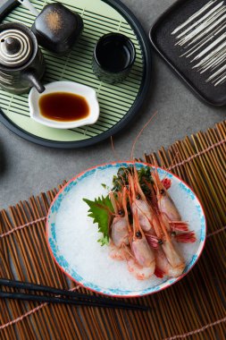 Tatlı karides Sashimi (Amaebi) Japon yemekleri
