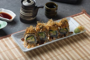 masada Takoyaki suşi roll