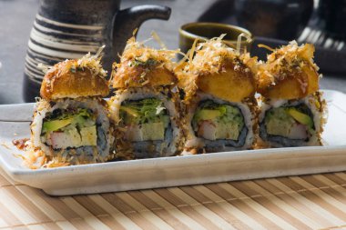 masada Takoyaki suşi roll