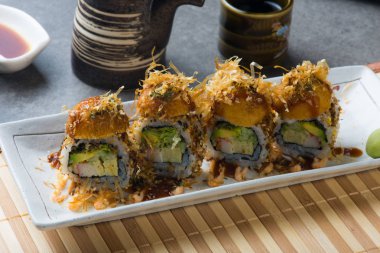 masada Takoyaki suşi roll