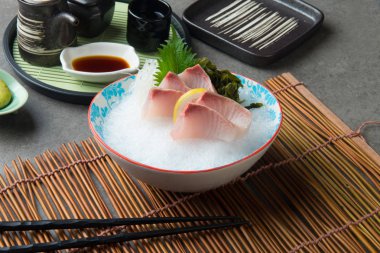 Büyük Amberjack Kanpachi Sashimi görünümünü yakın çekim 