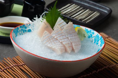 kanpachi toro, amberjack sashimi yakından görmek 