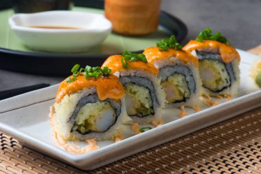yakından görmek ebiten tempura karides suşi rulo