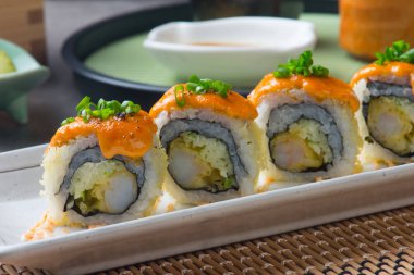 yakından görmek ebiten tempura karides suşi rulo