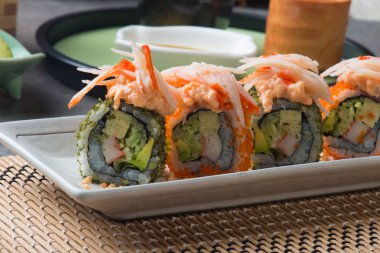 yakından görmek ıstakoz salatası suşi rulo