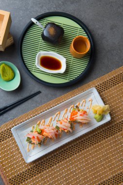 yakından görmek ıstakoz salatası suşi rulo