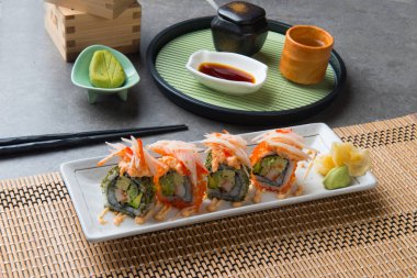 yakından görmek ıstakoz salatası suşi rulo