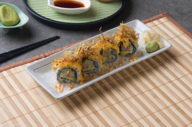 yakından görmek Japon volkan suşi rulo