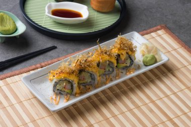 yakından görmek Japon volkan suşi rulo