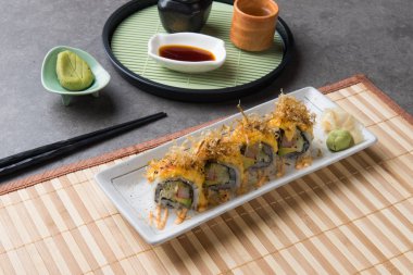 yakından görmek Japon volkan suşi rulo