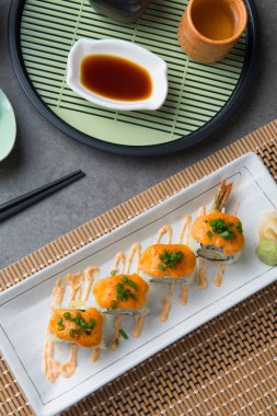 ebi tempura yakından görmek rulo peynir ile