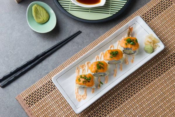 ebi tempura yakından görmek rulo peynir ile