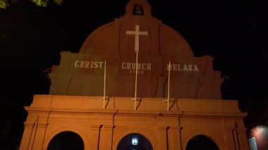 Melaka, Malezya - 6 Ekim 2016: Malacca Christ Church veya gece Melaka binasında kırmızı olarak bilinen