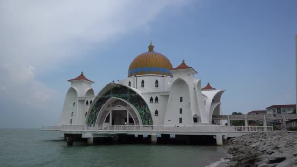 Μάλακκα Μαλαισία Ιουνίου 2018 Στενά Τζαμί Masjid Selat Melaka Είναι — Αρχείο Βίντεο