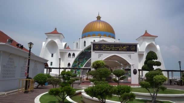 Malacca Malesia Giugno 2018 Moschea Dello Stretto Masjid Selat Melaka — Video Stock