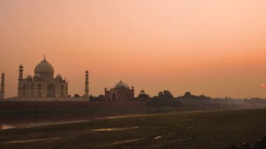 binalar silueti günbatımı zamanında güzel manzara