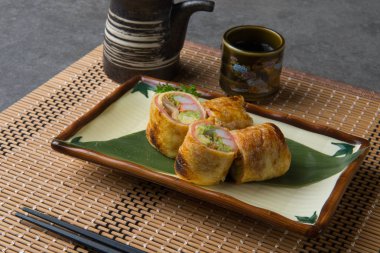 Unagi yaki suşi roll yakın atış