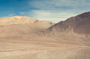 Boş çölün ortasında Himalayalar, Hindistan