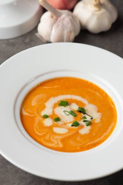 masada baharatlar ile kabak çorbası