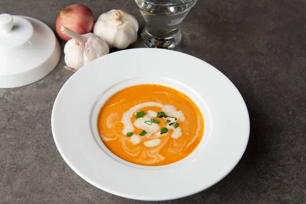 Zuppa Zucca Con Spezie Sul Tavolo — Foto Stock