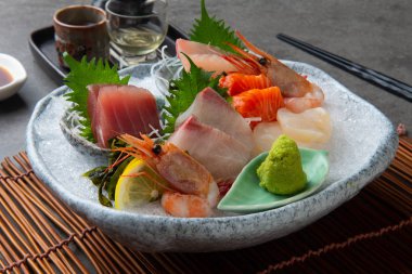 Japon gıdalar sashimi (çiğ dilimlenmiş balık, kabuklu deniz ürünleri veya kabuklular