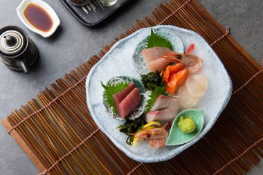 Japon gıdalar sashimi (çiğ dilimlenmiş balık, kabuklu deniz ürünleri veya kabuklular
