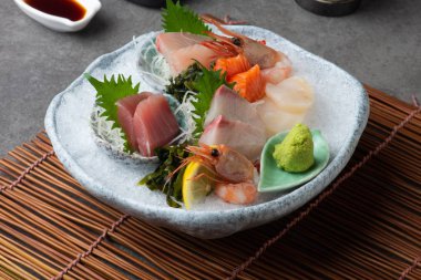 Japon gıdalar sashimi (çiğ dilimlenmiş balık, kabuklu deniz ürünleri veya kabuklular