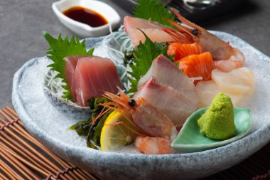 Japon gıdalar sashimi (çiğ dilimlenmiş balık, kabuklu deniz ürünleri veya kabuklular