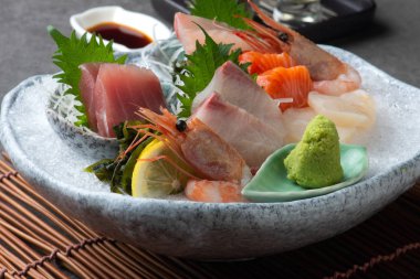 Japon gıdalar sashimi (çiğ dilimlenmiş balık, kabuklu deniz ürünleri veya kabuklular