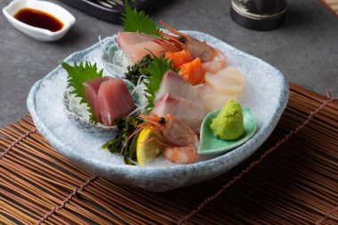 Japon gıdalar sashimi (çiğ dilimlenmiş balık, kabuklu deniz ürünleri veya kabuklular
