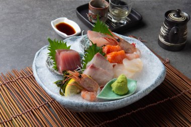 Japon gıdalar sashimi (çiğ dilimlenmiş balık, kabuklu deniz ürünleri veya kabuklular