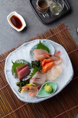 Japon gıdalar sashimi (çiğ dilimlenmiş balık, kabuklu deniz ürünleri veya kabuklular