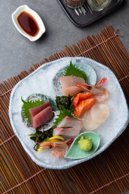 Japon gıdalar sashimi (çiğ dilimlenmiş balık, kabuklu deniz ürünleri veya kabuklular