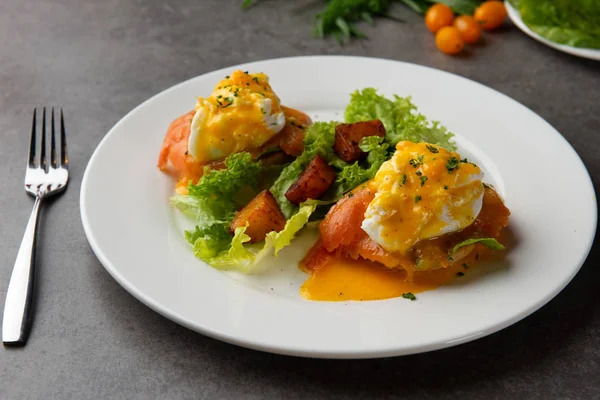 Uovo Benedetto Con Salmone Uovo Camicia — Foto Stock