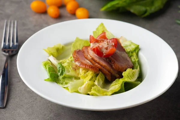 ördek salatası masasında, seçici odak füme